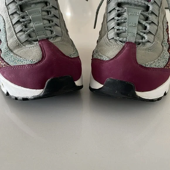 Nike Air Max 95 Sneakers - Picture 8 of 12
